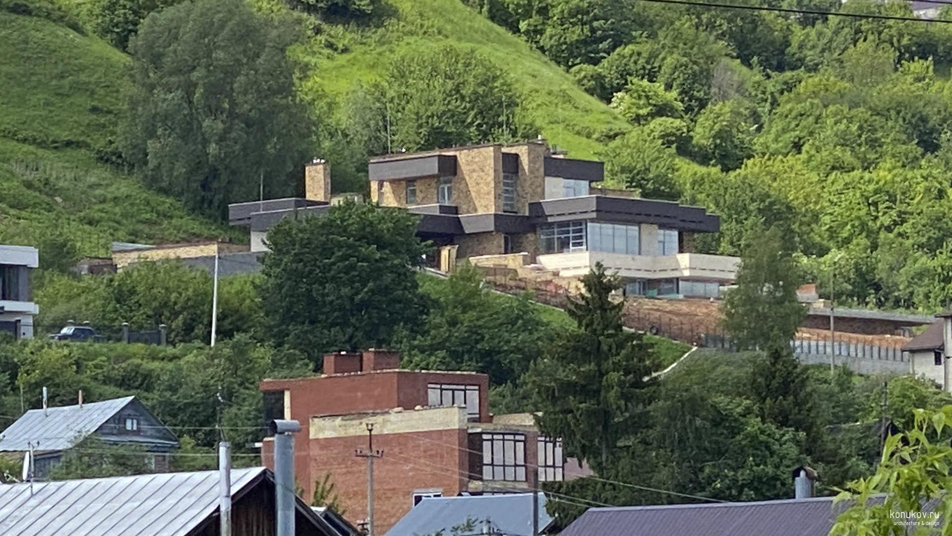 Дом на склоне в Нижнем Новгороде