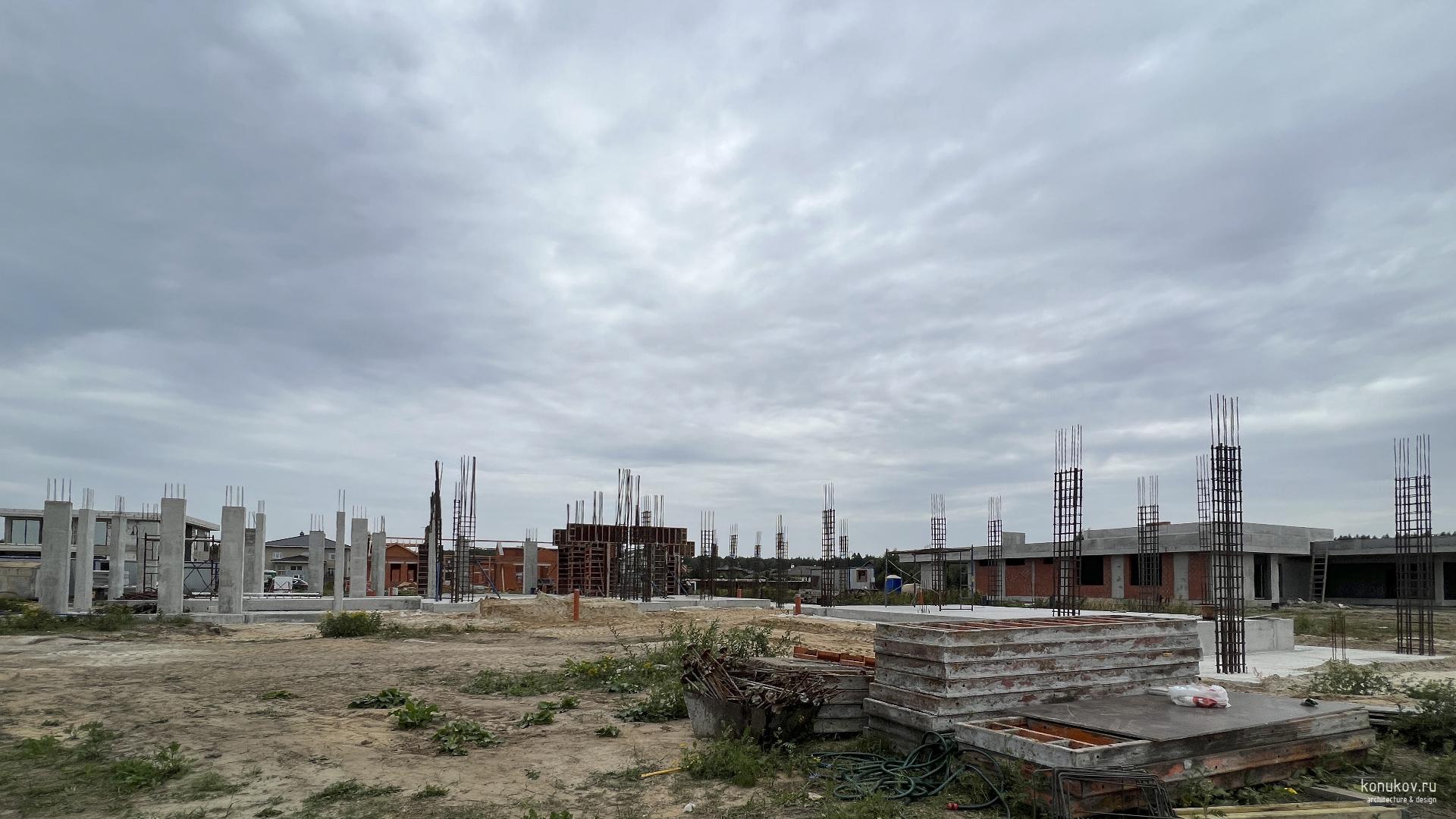 Дом без гаража и с отдельно стоящим СПА