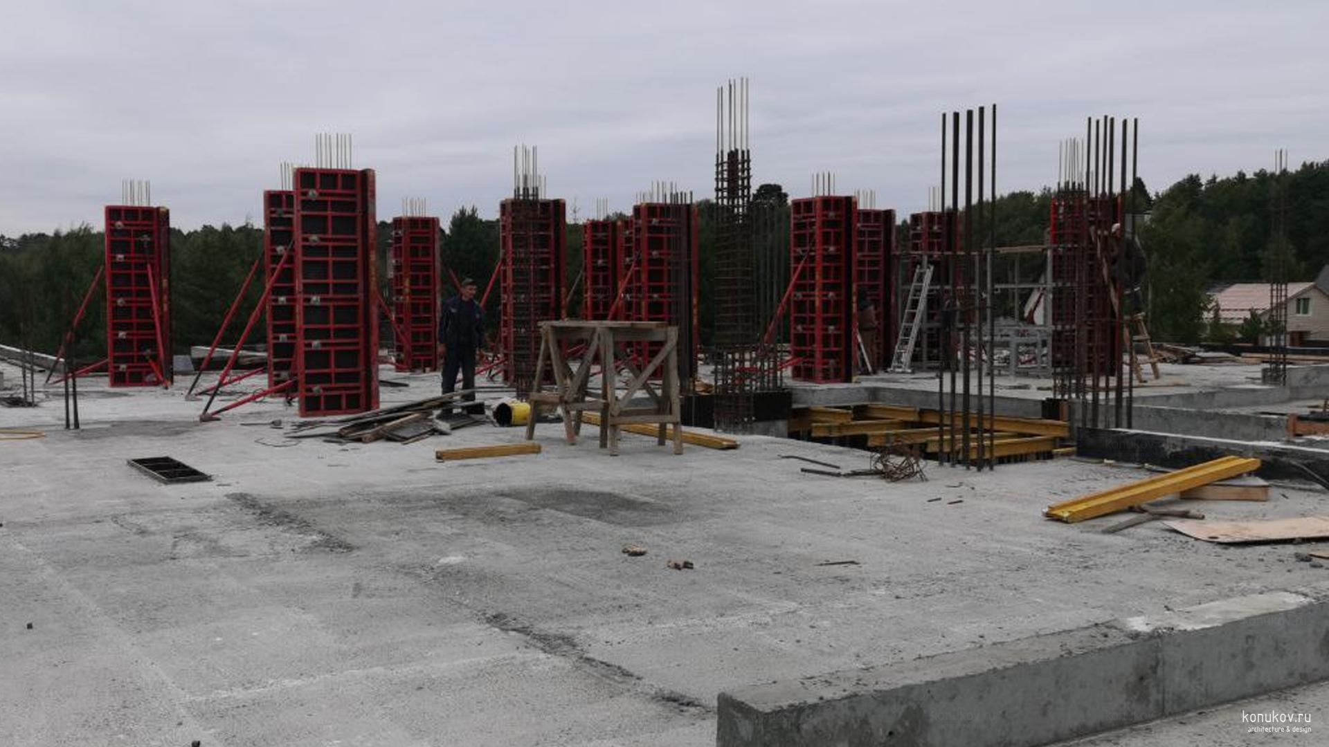 Дом с гаражом и бассейном с плоской кровлей