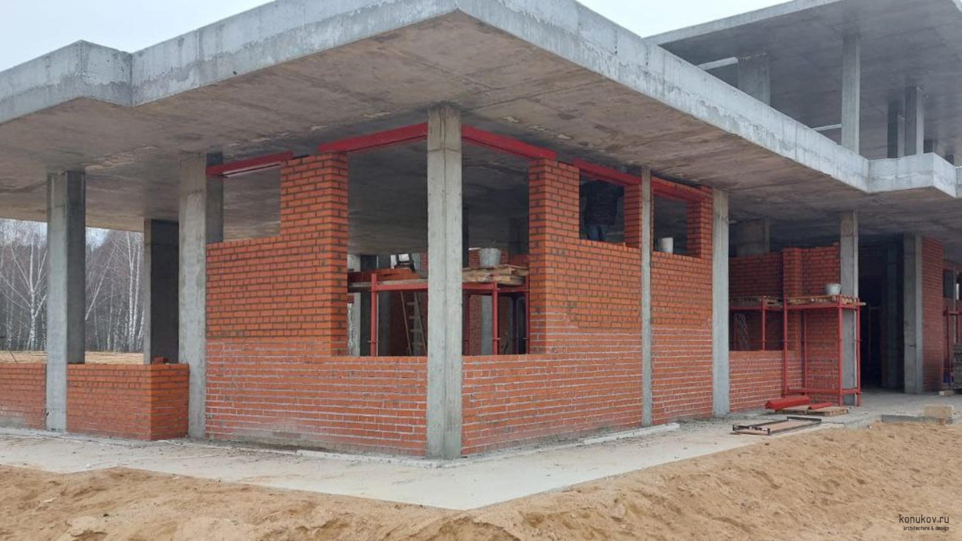 Дом с гаражом и бассейном с плоской кровлей