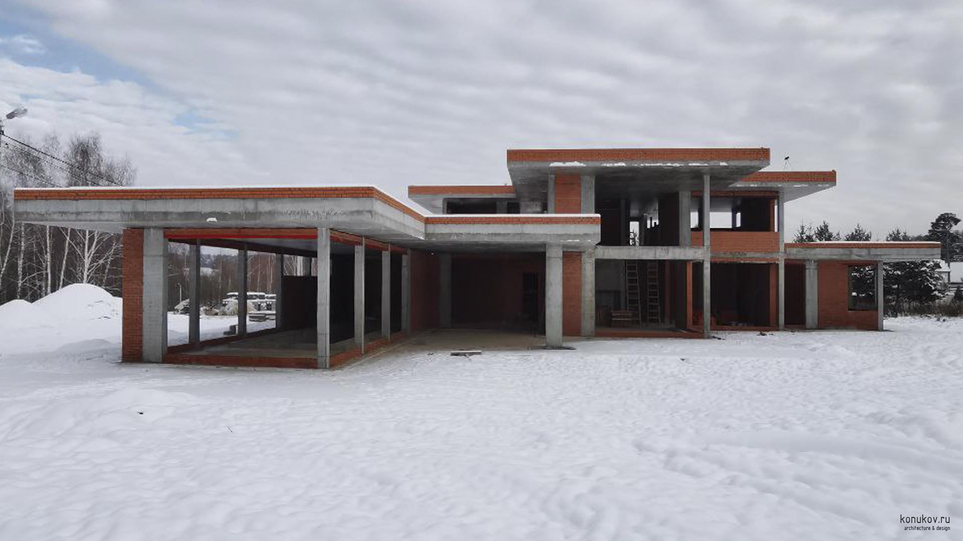 Со стороны двора