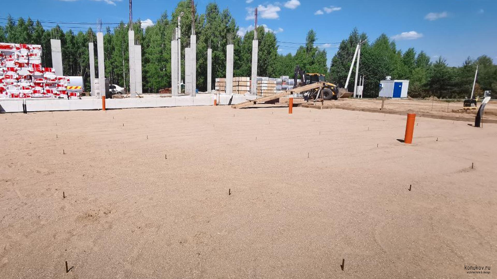 Дом с гаражом и бассейном с плоской кровлей