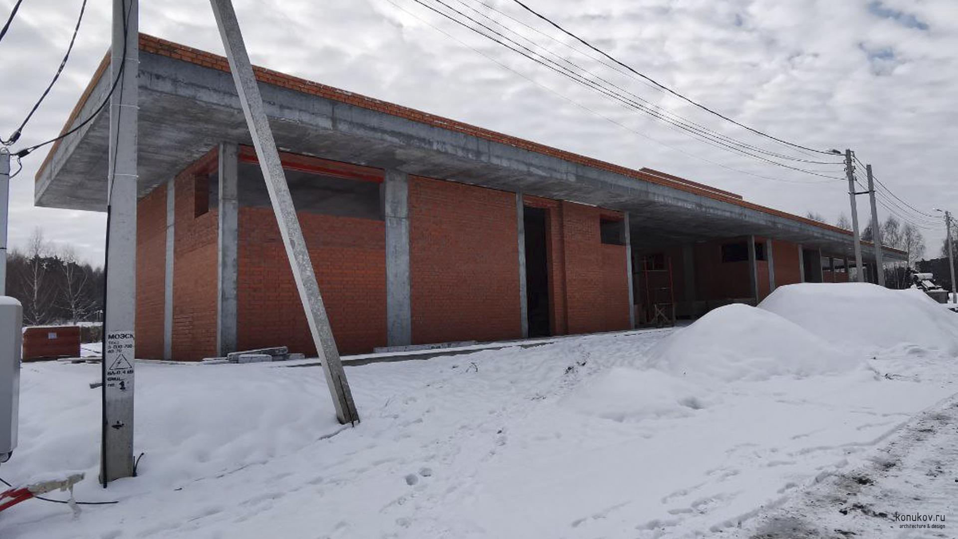 Дом с гаражом и бассейном с плоской кровлей