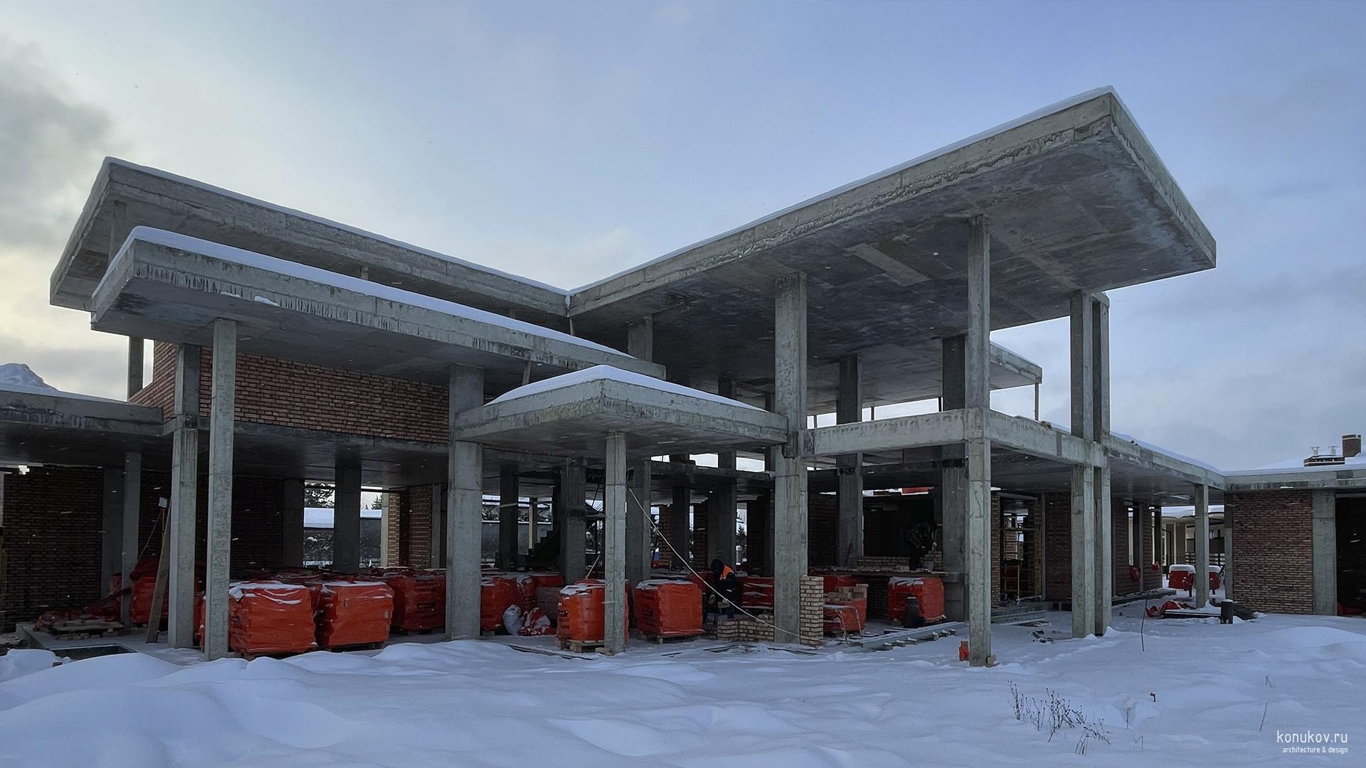 Монолитный каркас и заполнение стен со стороны участка