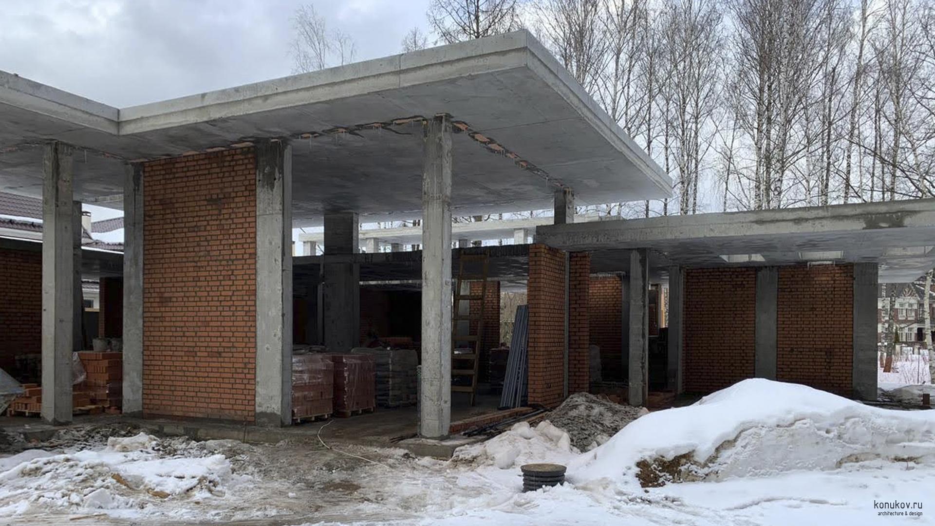 Одноэтажный дом с маленьким гаражом